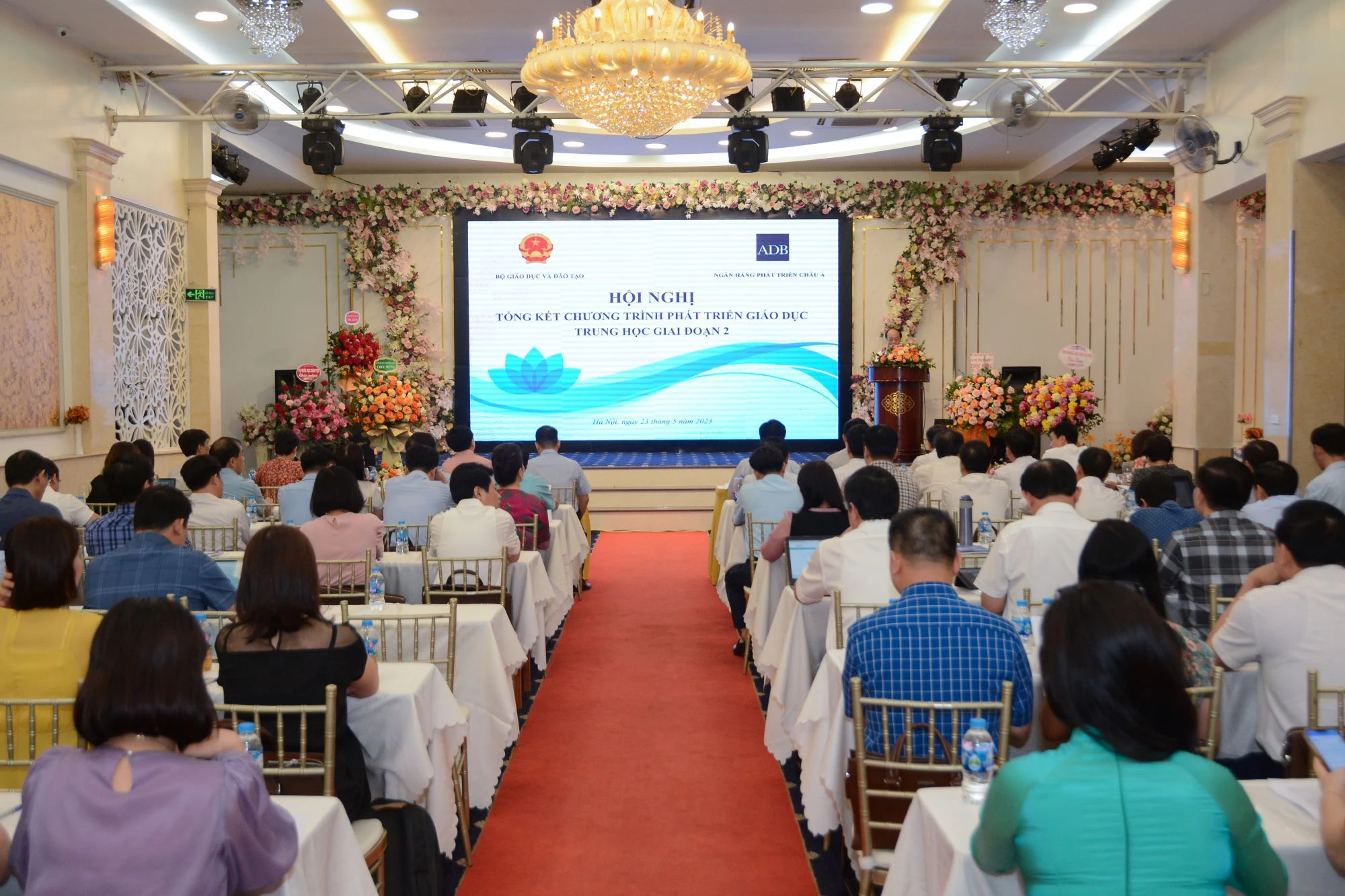 Toàn cảnh hội nghị. Toàn cảnh hội nghị.