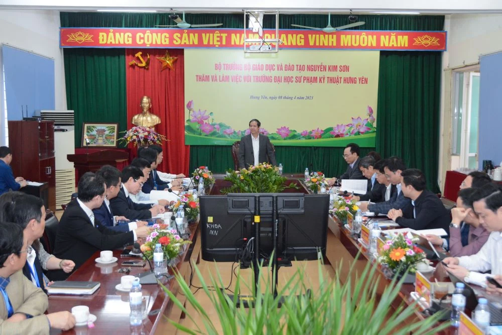 Bộ trưởng Nguyễn Kim Sơn chủ trì buổi làm việc. Bộ trưởng Nguyễn Kim Sơn chủ trì buổi làm việc.