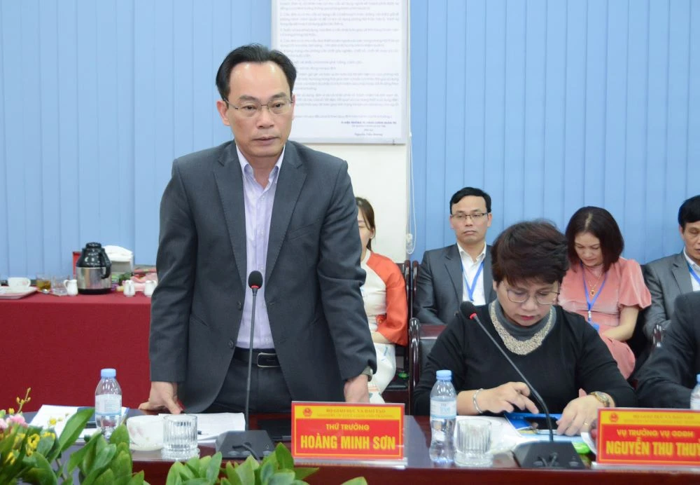Thứ trưởng Hoàng Minh Sơn phát biểu tại buổi làm việc. Thứ trưởng Hoàng Minh Sơn phát biểu tại buổi làm việc.