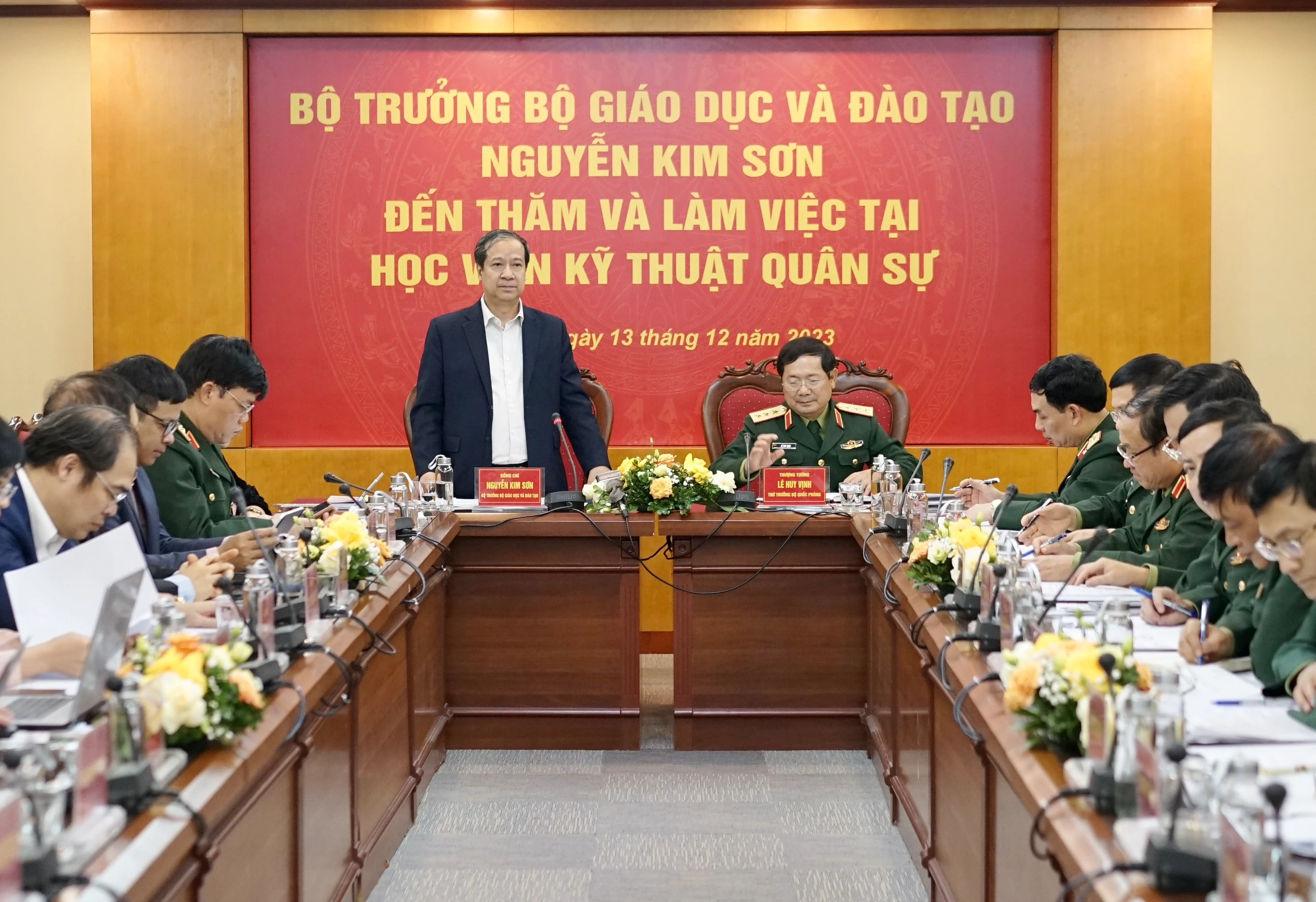 Bộ trưởng Nguyễn Kim Sơn phát biểu tại buổi làm việc. Bộ trưởng Nguyễn Kim Sơn phát biểu tại buổi làm việc.