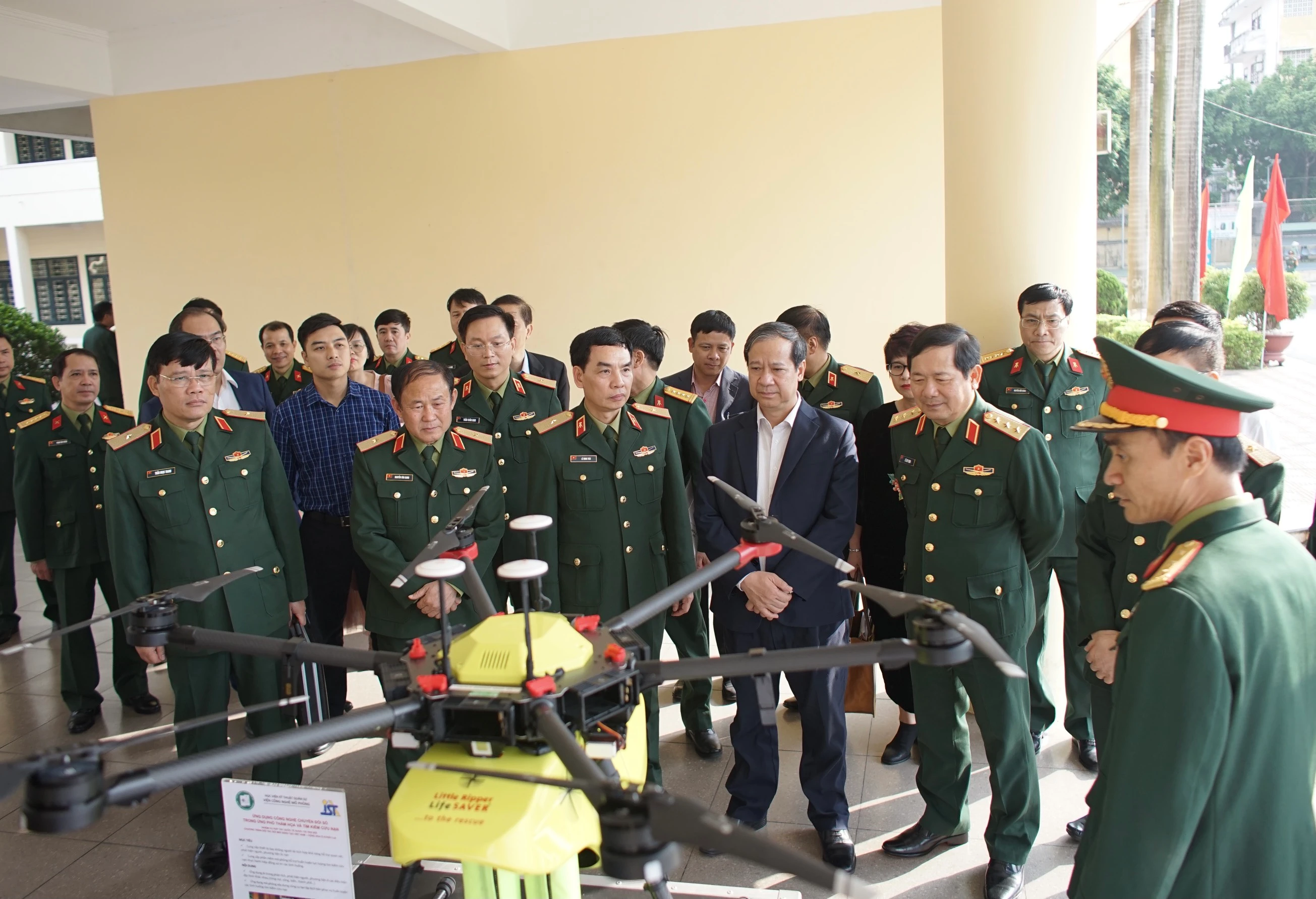 Từ hoạt động nghiên cứu khoa học, phát triển công nghệ, Học viện đã tạo ra một số sản phẩm khoa học và công nghệ lưỡng dụng, phục vụ nền kinh tế xã hội. Từ hoạt động nghiên cứu khoa học, phát triển công nghệ, Học viện đã tạo ra một số sản phẩm khoa học và công nghệ lưỡng dụng, phục vụ nền kinh tế xã hội.