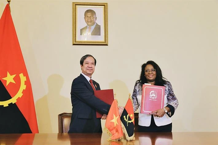 Bộ trưởng Nguyễn Kim Sơn và Bộ trưởng Maria do Rosário Bragança trao đổi Biên bản Kỳ họp lần thứ VII Uỷ ban liên Chính phủ Việt Nam - Angola. Bộ trưởng Nguyễn Kim Sơn và Bộ trưởng Maria do Rosário Bragança trao đổi Biên bản Kỳ họp lần thứ VII Uỷ ban liên Chính phủ Việt Nam - Angola.