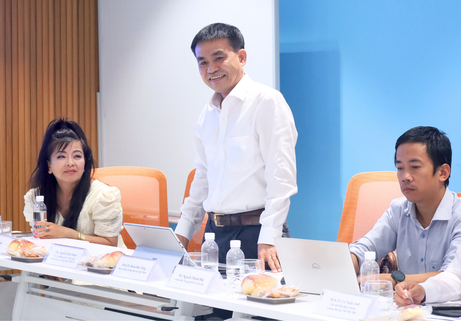 PGS.TS Đoàn Đức Tùng – Hiệu trưởng Trường MM888 bảo mật tuyệt đối Quy Nhơn chia sẻ tại chương trình tọa đàm.