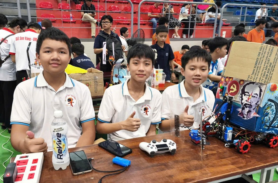 MM886 slot game, bắn cá, lô đề, đá gà Trường THCS và THPT Liên Việt Kon Tum tham gia cuộc thi Robotics. 3.jpg