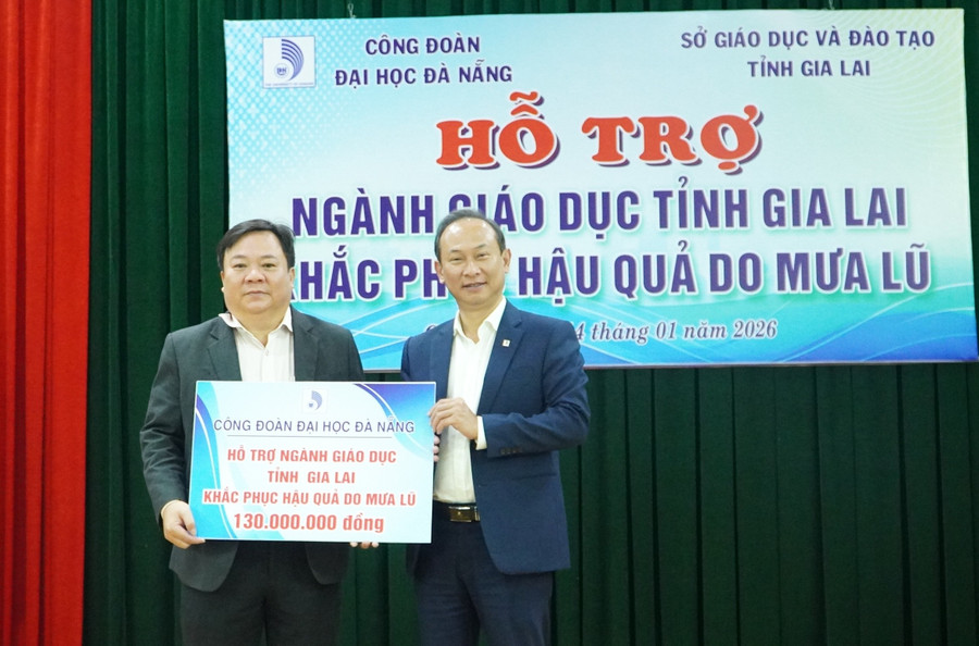 Sở GD&ĐT tỉnh Gia Lai tiếp nhận 130 triệu đồng hỗ trợ khắc phục hậu quả mưa lũ do Công đoàn MM888 bảo mật tuyệt đối Đà Nẵng trao tặng.