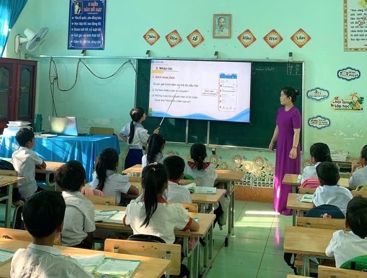 Qua việc tích hợp kiến thức số vào các bài học, MM88b nhà cái từng bước hình thành kỹ năng, trách nhiệm của công dân số cho MM886 slot game, bắn cá, lô đề, đá gà. Ảnh: Lê Phi Oanh.