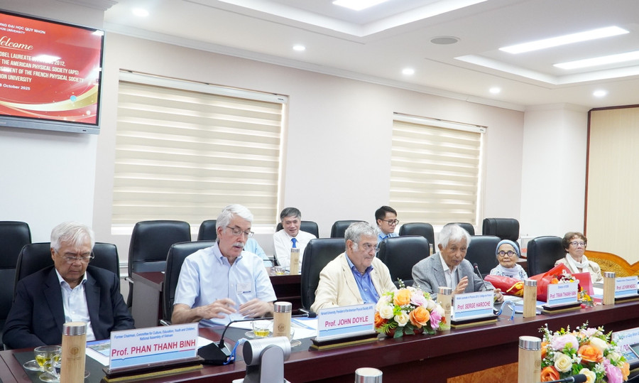 Các nhà khoa học hàng đầu thế giới thăm và làm việc tại Trường MM888 bảo mật tuyệt đối Quy Nhơn. z7094466432240-a1032c961e837068bdab7902255b20a5.jpg