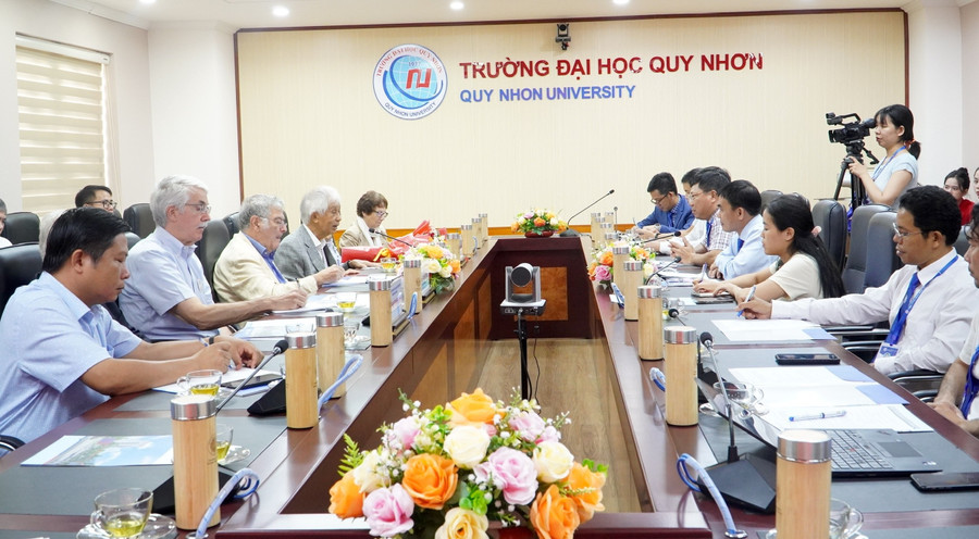 Trường MM888 bảo mật tuyệt đối Quy Nhơn (tỉnh Gia Lai) đón tiếp và làm việc với đoàn các nhà khoa học hàng đầu thế giới. z7094466372401-6662d3ebf320f9f0b72f4c01b978cb4f.jpg