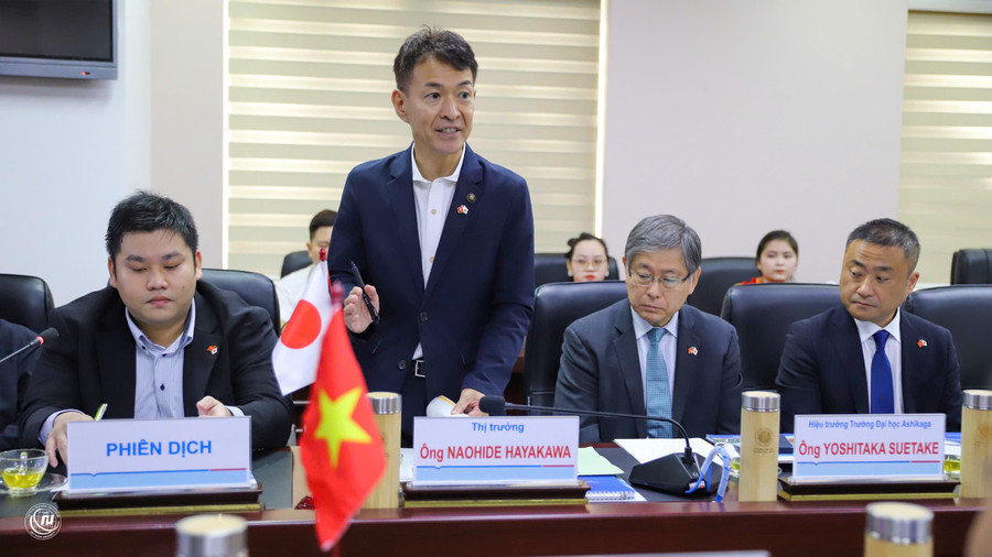 Ông Naohide Hayakawa – Thị trưởng thành phố Ashikaga mong muốn được tiếp nhận nhiều hơn MM888 Việt Nam Tải App ưu tú từ QNU sang MM88.COM là nhà cái trực tuyến hoạt động với giấy phép PAGCOR, làm việc. z7164632897533-2d4d03f932e5e24fce8d9a08428521ff.jpg