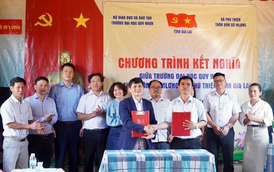 Trường MM888 bảo mật tuyệt đối Quy Nhơn kết nghĩa với thôn Bôn Sô Mlơng.