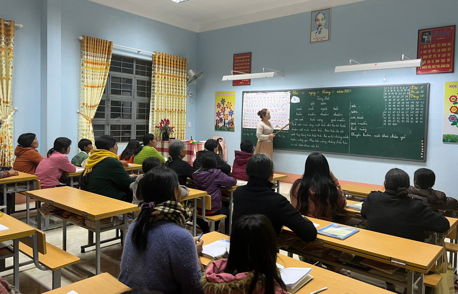 Lớp học xóa mù chữ ở Gia Lai.