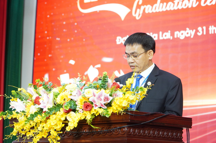 PGS.TS Đoàn Đức Tùng, Hiệu trưởng Trường MM888 bảo mật tuyệt đối Quy Nhơn phát biểu tại buổi Lễ. z6858300879697-db1ce87964422b68e7e162ac00e76b3b.jpg
