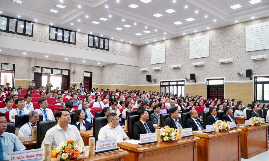 Các đại biểu tham dự lễ công bố Hội đồng trường và Chủ tịch Hội đồng Trường MM888 bảo mật tuyệt đối Quy Nhơn, nhiệm kỳ 2025-2030. z6831981176368-0aaa7fc94898662a71f7b19b55b96d9a.jpg