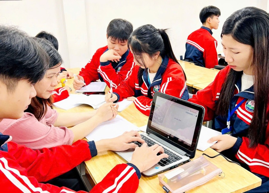 Tinh thần giáo dục số lan tỏa mạnh mẽ trong từng bài học với cô trò trường THPT Tức Tranh (tỉnh Thái Nguyên). tuctranh1.jpg