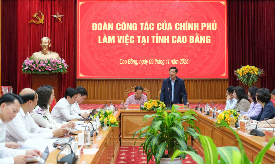 Quang cảnh chương trình làm việc.