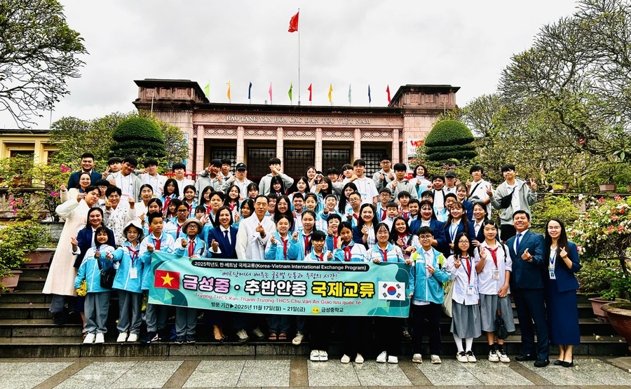 Trường Trung học Geumseong (Hàn Quốc) giao lưu, tăng cường gắn kết, hợp tác cùng Trường THCS Chu Văn An. img-20251119-144125.jpg
