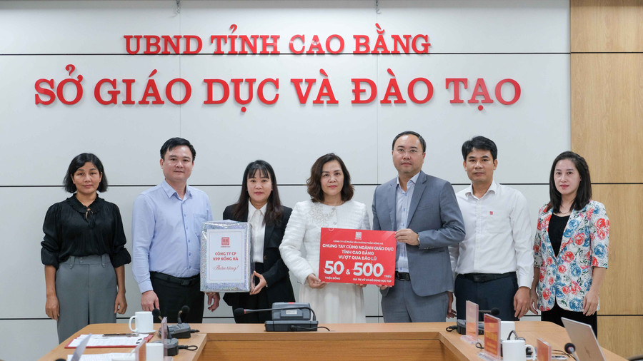 Đoàn công tác của Bộ GD&ĐT cùng các đơn vị, Link Vào Trang Chủ MM88.COM Chính Thức trao tặng hỗ trợ ngành giáo dục Cao Bằng khắc phục hậu quả bão lũ.