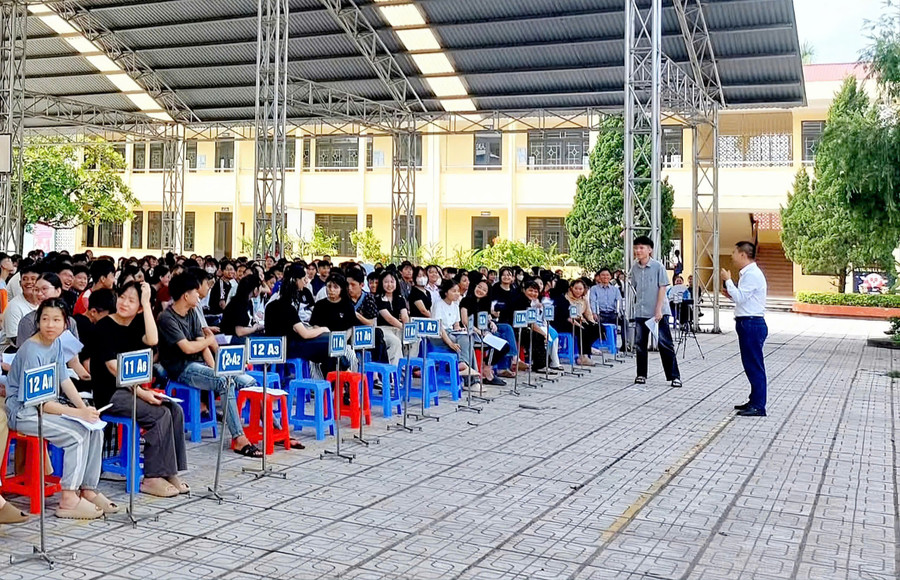 Nội dung tư vấn hướng nghiệp trước năm học mới của Trường THPT Ngô Quyền được MM886 slot game, bắn cá, lô đề, đá gà quan tâm đón nhận. ngo-quyen-2.jpg