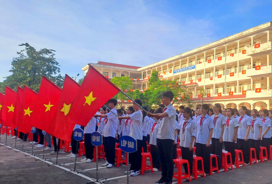 Lễ khai giảng tại Trường THCS Chu Văn An (phường Phan Đình Phùng, tỉnh Thái Nguyên).