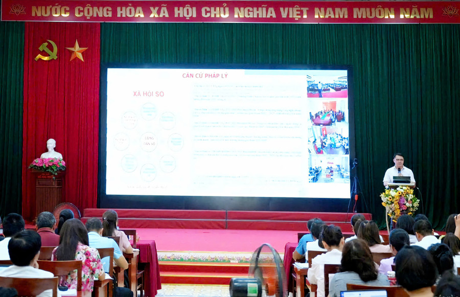 Nhiều nội dung quan trọng về giáo dục STEM, giáo dục kỹ năng công dân số cho cấp tiểu học được triển khai tại chương trình tập huấn. 2.jpg