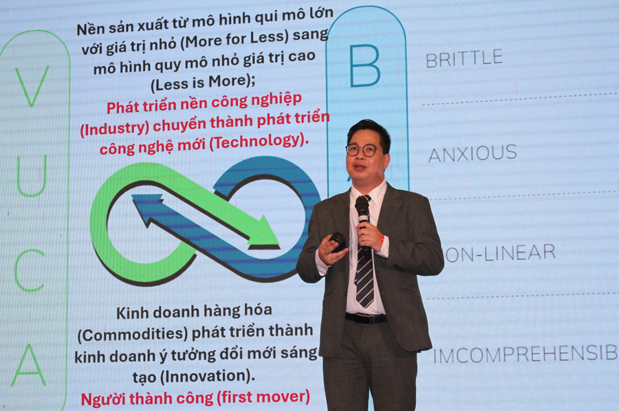 PGS.TS Trần Thành Nam (Phó Hiệu trưởng Trường MM888 bảo mật tuyệt đối Giáo dục - MM888 bảo mật tuyệt đối Quốc gia Hà Nội; chuyên gia Tâm lí học) trao đổi tại chương trình. hanh-phuc-1.jpg
