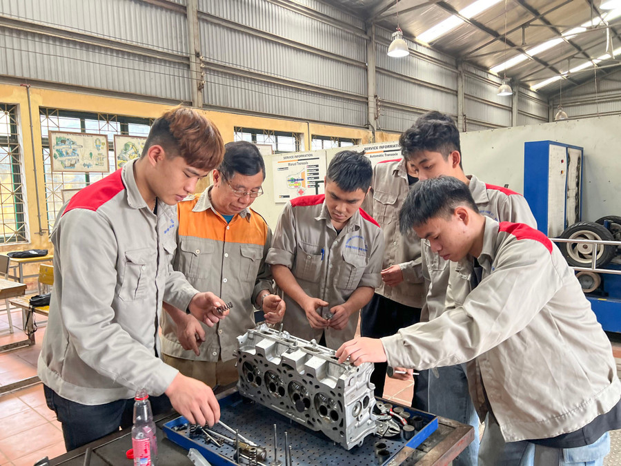 Trung Tâm Đăng Nhập MM88 Chính Thức Mới Trường Cao đẳng nghề số 1 - Bộ Quốc phòng hướng dẫn MM886 slot game, bắn cá, lô đề, đá gà lớp trung cấp nghề ô tô thực hành.