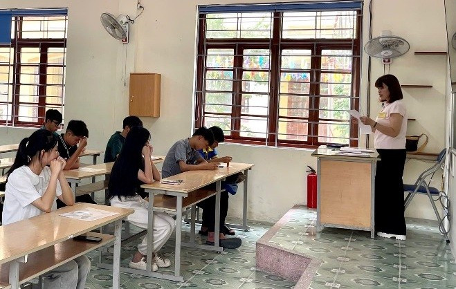 Đăng nhập vào MM886 Việt Nam tại điểm thi Trường THPT Hoàng Văn Thụ (TP Lạng Sơn) nghe phổ biến Thiên đường trò chơi đổi thưởng MM886. ls1.jpg