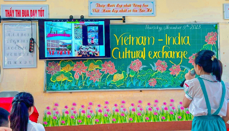 Một tiết học kết nối với sự hỗ trợ của công nghệ tại trường Tiểu học Nguyễn Viết Xuân (TP Thái Nguyên). nvx1.jpg