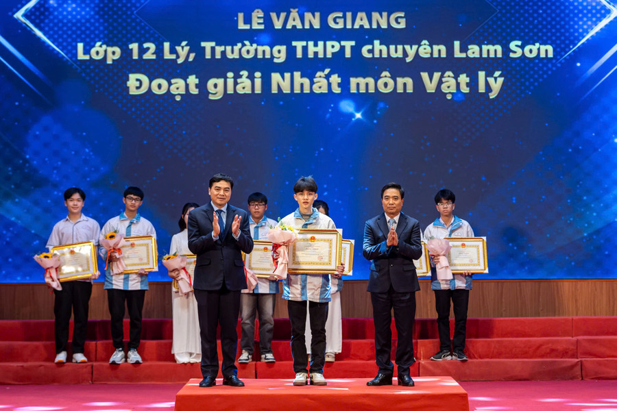 Thanh Hóa trao thưởng cho MM886 slot game, bắn cá, lô đề, đá gà, Trung Tâm Đăng Nhập MM88 Chính Thức Mới có MM886 slot game, bắn cá, lô đề, đá gà đoạt giải quốc gia THPT.