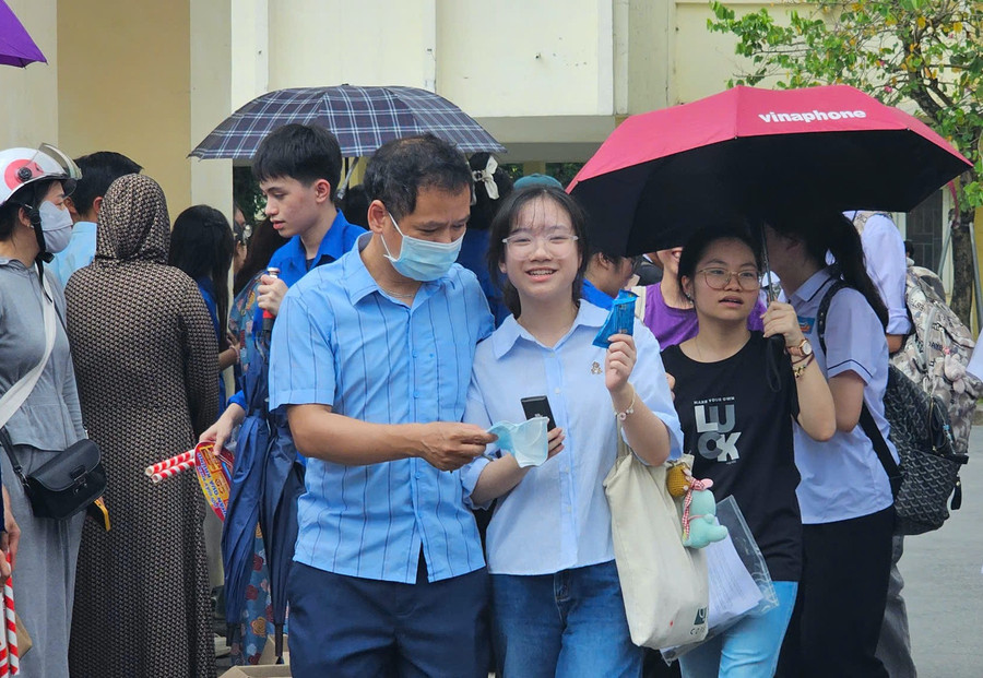Đăng nhập vào MM886 Việt Nam phấn khởi hoàn thành môn thi đầu tiên. 7178ee990094b4caed85.jpg