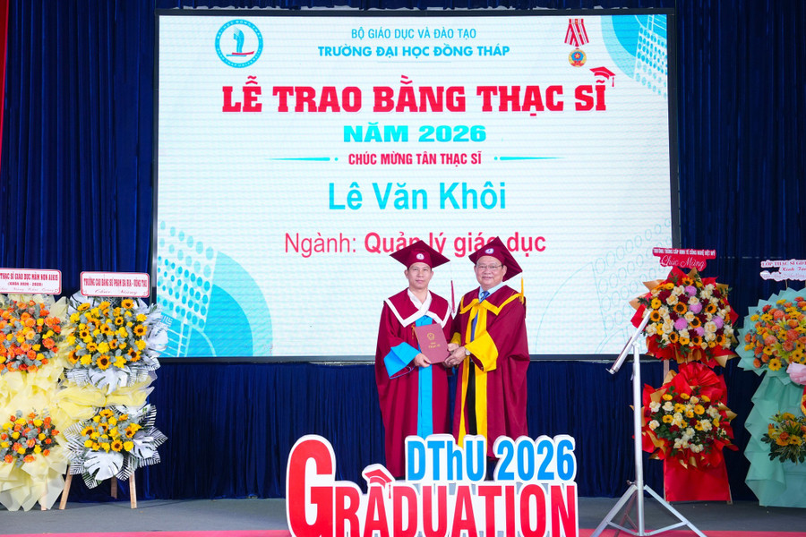 Tân Thạc sĩ nhận bằng MM88dangnhap nhà cái World Cup 2026. Ảnh: Hoài Phong. 625980118-1320974873399018-3454660580839724071-n.jpg