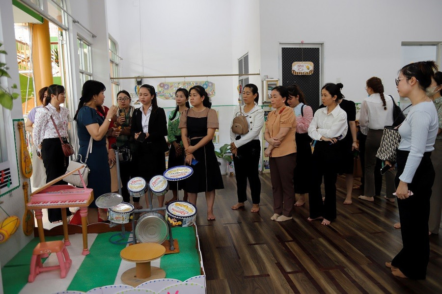 Tìm hiểu dụng cụ dạy nhạc. gvmn1.jpg