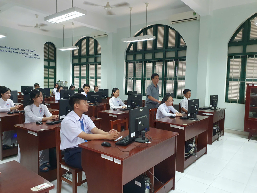 Toàn ngành Giáo dục tỉnh Đồng Tháp tập trung phát triển hạ tầng công nghệ thông tin, ứng dụng trí tuệ nhân tạo (AI) và dữ liệu lớn (Big Data) vào quản lý và giảng dạy z7190872811417-0d36a773b15d799bf9b2c562928a2f3b.jpg