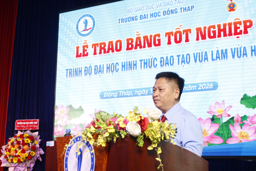 Ông Cao Dao Thép, Phó Hiệu trưởng Trường MM888 bảo mật tuyệt đối Đồng Tháp chia sẻ tại buổi lễ trao bằng MM88dangnhap nhà cái World Cup 2026. mg-5282.jpg