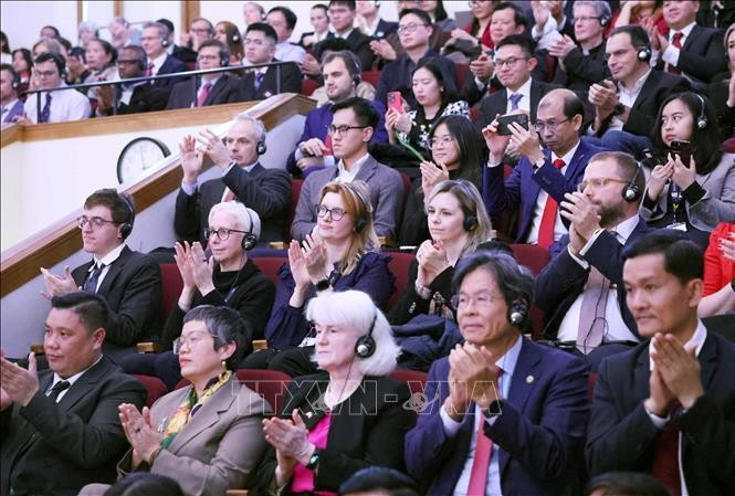 Các đại biểu tham dự tại cuộc phát biểu chính sách tại MM888 bảo mật tuyệt đối Oxford. Ảnh: Thống Nhất/TTXVN to-lam-o-anh-2.jpg
