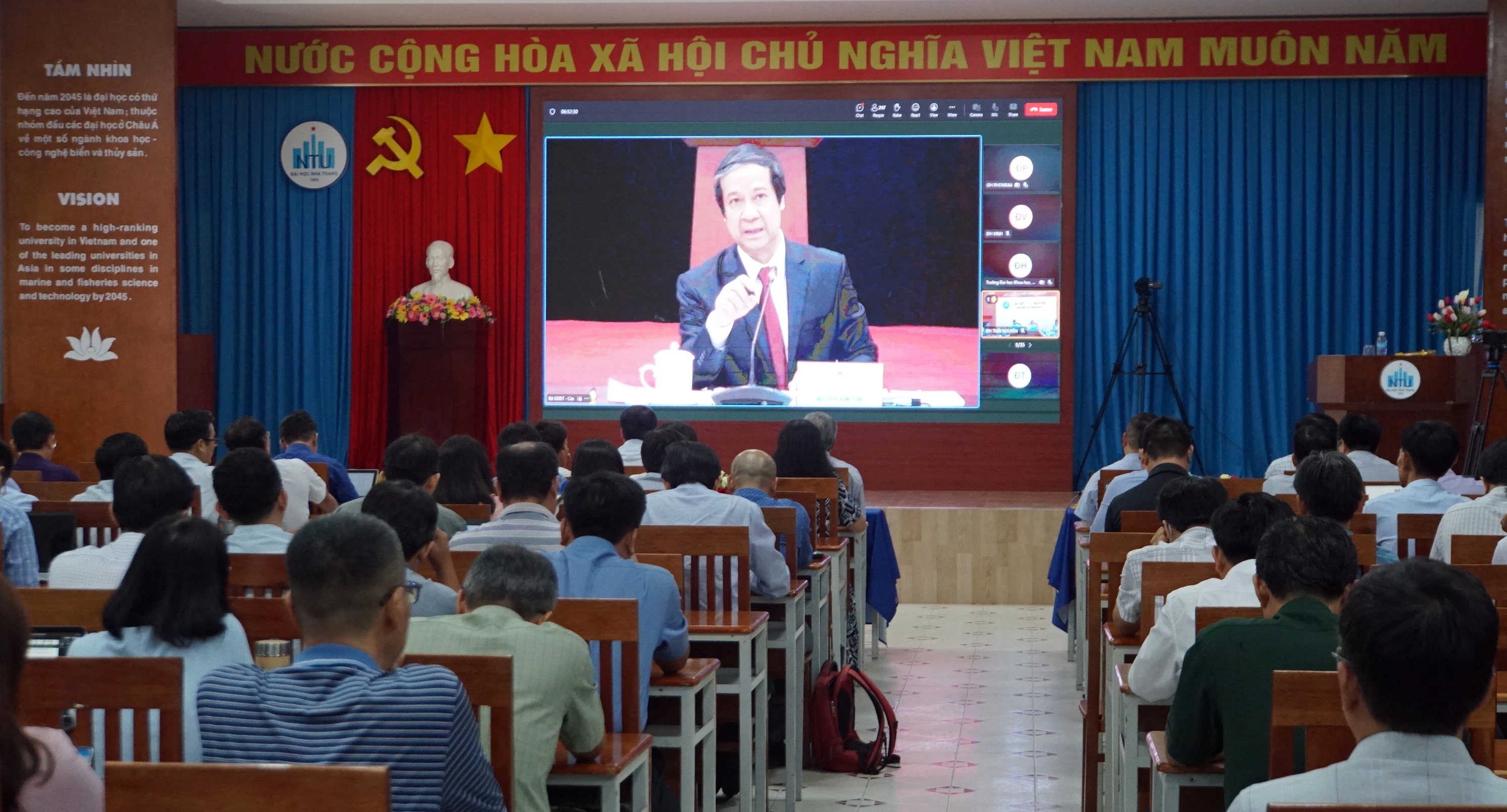 Hơn 100 cán bộ, giảng viên Trường MM888 bảo mật tuyệt đối Nha Trang tham dự sự kiện. Ảnh: Mạnh Tùng.