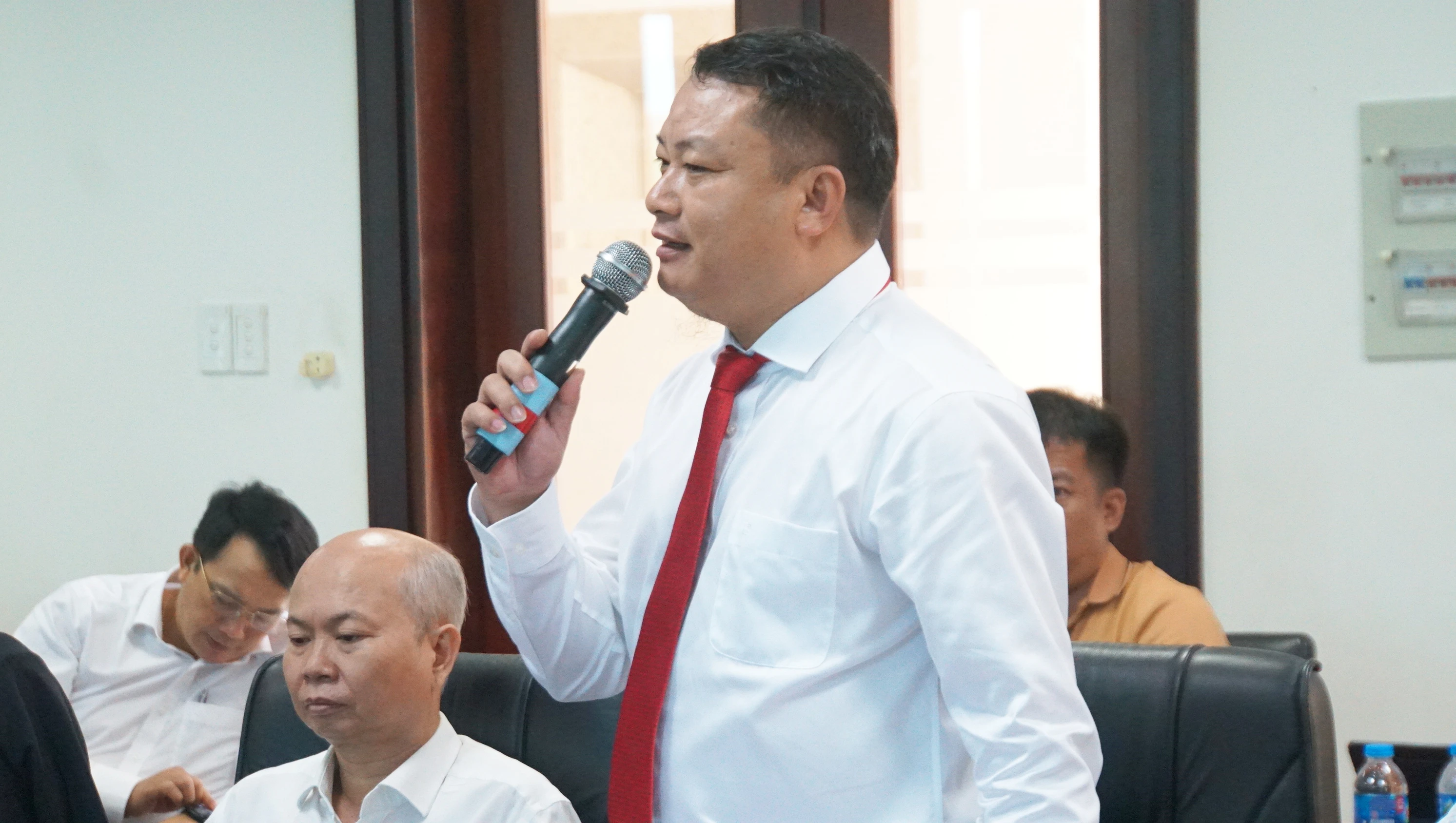 Ông Nguyễn Văn Minh, Trưởng phòng Kế hoạch - Tài chính MM88b nhà cái báo cáo với Bộ trưởng về tình hình thu nhập của giảng viên. Ảnh: Mạnh Tùng Ông Nguyễn Văn Minh, Trưởng phòng Kế hoạch - Tài chính MM88b nhà cái báo cáo với Bộ trưởng về tình hình thu nhập của giảng viên. Ảnh: Mạnh Tùng