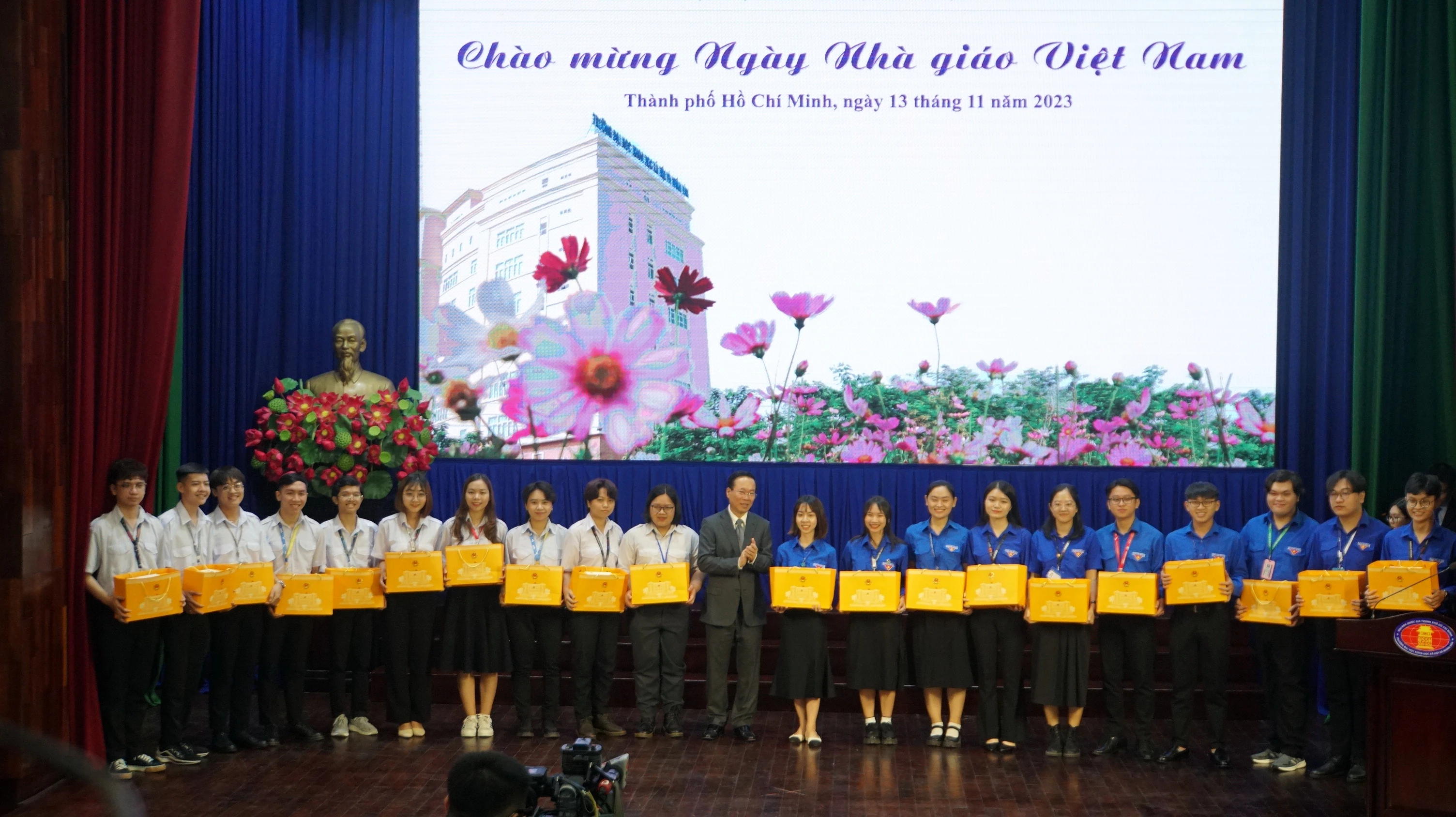Chủ tịch nước trao 1MM88.com Trang Chủ Chính Thức cho các MM888 Việt Nam Tải App tiêu biểu, xuất sắc. Ảnh: Mạnh Tùng Chủ tịch nước trao 1MM88.com Trang Chủ Chính Thức cho các MM888 Việt Nam Tải App tiêu biểu, xuất sắc. Ảnh: Mạnh Tùng