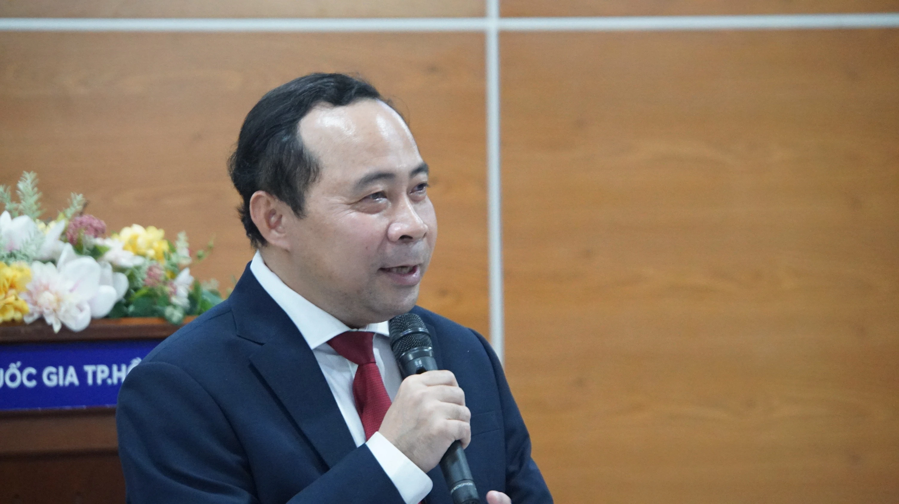 PGS.TS Vũ Hải Quân, Giám đốc MM888 bảo mật tuyệt đối Quốc gia TPHCM nêu các kiến nghị với Thủ tướng. Ảnh: Mạnh Tùng