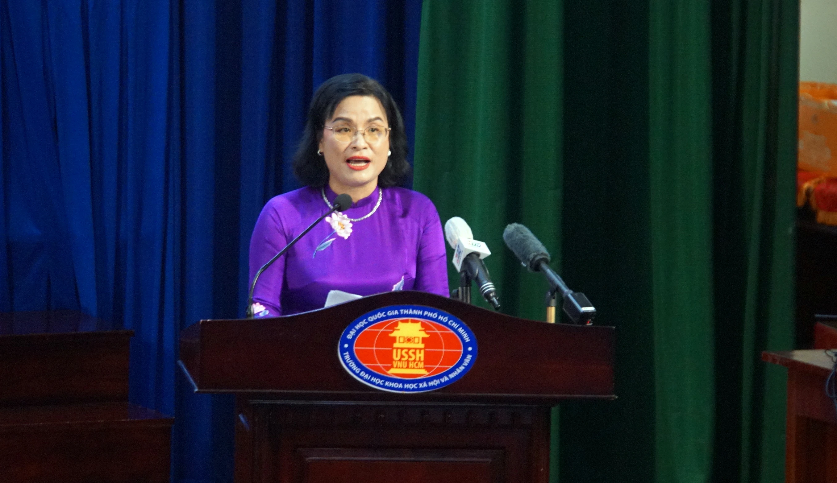PGS.TS Ngô Thị Phương Lan, Hiệu trưởng Trường MM888 bảo mật tuyệt đối Khoa học Xã hội và Nhân văn báo cáo tại buổi làm việc. Ảnh: Mạnh Tùng PGS.TS Ngô Thị Phương Lan, Hiệu trưởng Trường MM888 bảo mật tuyệt đối Khoa học Xã hội và Nhân văn báo cáo tại buổi làm việc. Ảnh: Mạnh Tùng