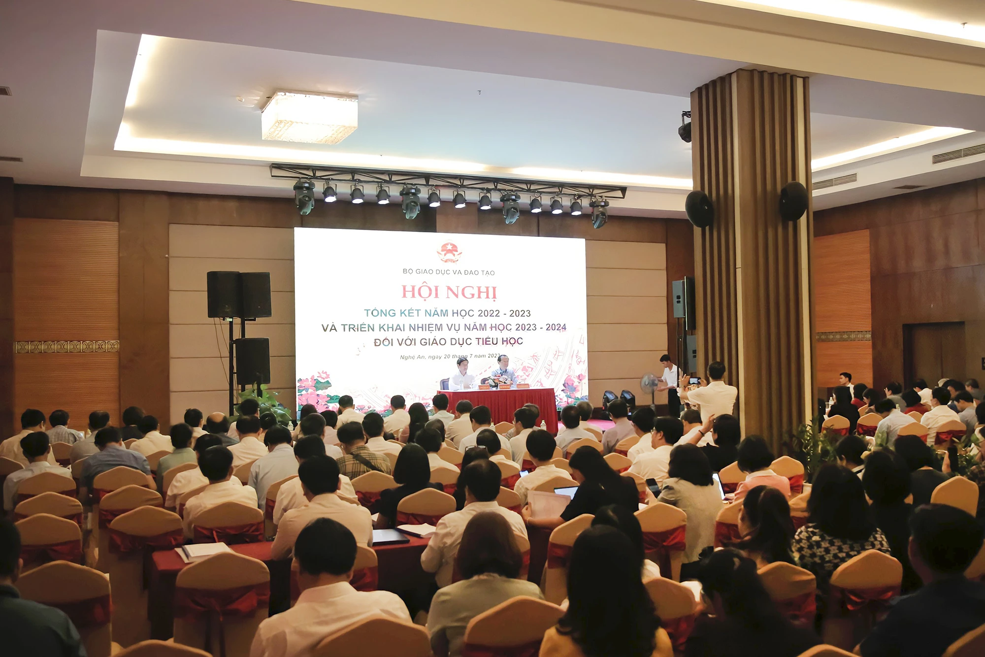 Toàn cảnh hội nghị. Toàn cảnh hội nghị.