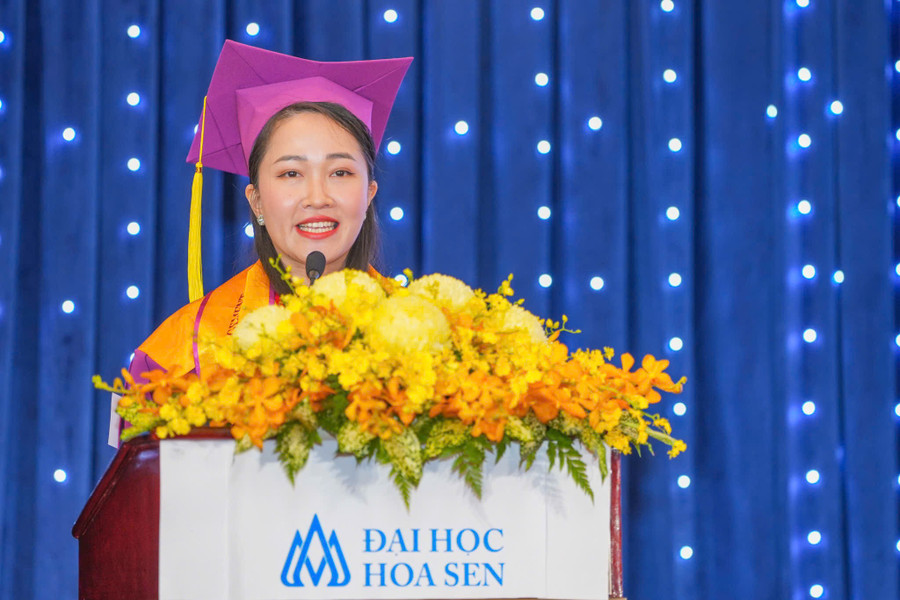 2-tan-thac-si-do-nhu-thao-thu-khoa-mat.jpg