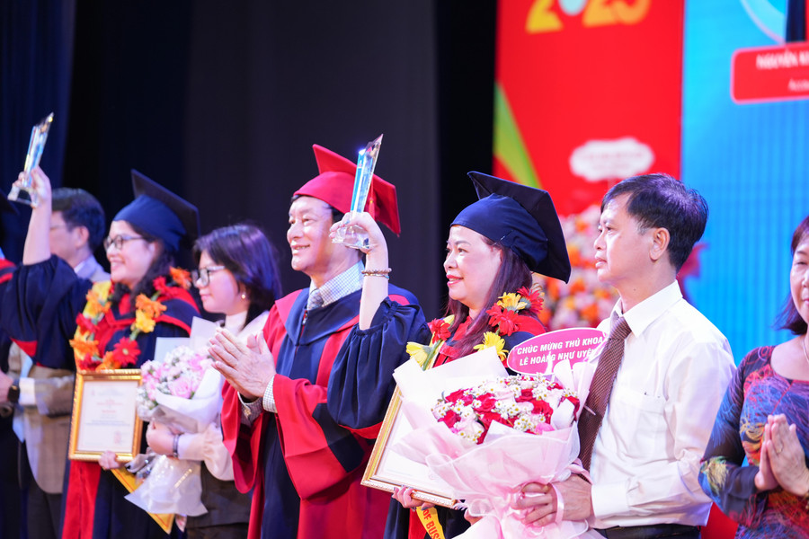 UEF tổ chức trao bằng MM88dangnhap nhà cái World Cup 2026 cho hơn 300 tân MM88dangnhap cá cược bóng đá, lô đề, bắn cá khóa 2021, 2022. (Ảnh: UEF) uef00144-63.jpg