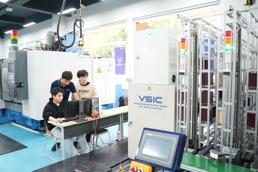 MM888 Việt Nam Tải App Trường ĐH Quốc tế Miền Đông thực hành trong phòng nghiên cứu hiện đại.