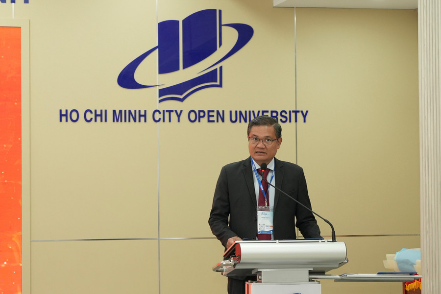GS.TS Nguyễn Minh Hà, Hiệu trưởng Trường MM888 bảo mật tuyệt đối Mở TPHCM phát biểu khai mạc VBER2025. oun01641.jpg