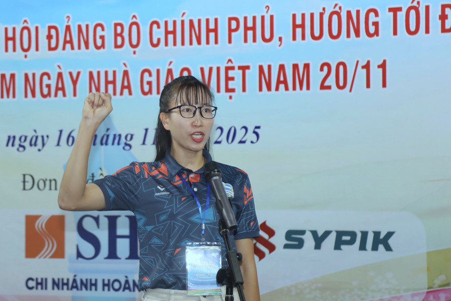 Đại diện trọng tài tuyên thệ. a55a0052.jpg