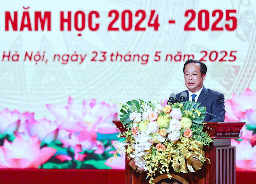 Giám đốc Sở GD&ĐT Hà Nội Trần Thế Cương phát biểu tại buổi lễ. z6630434117390-6b93fe8e9216ca88103b0afc54defc3b.jpg