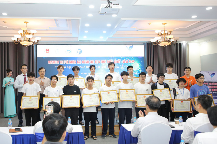 Ban tổ chức trao giải Nhì cho các Đăng nhập vào MM886 Việt Nam. giai-nhi.jpg