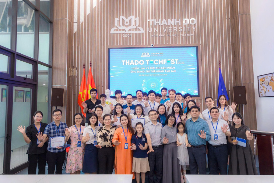 Các đại biểu dự triển lãm sản phẩm ứng dụng Trí tuệ nhân tạo Thado Techfest 2025. cuoc-thi-khong-lo-go.jpg