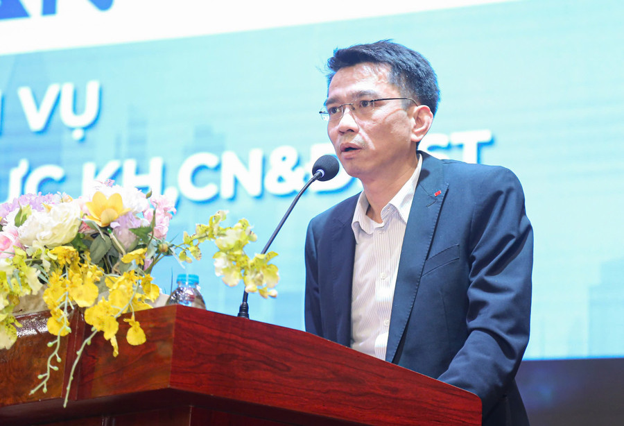Ông Khổng Quốc Minh, Cục Đổi mới sáng tạo, Bộ Khoa học và Công nghệ trình bày nội dung tập huấn. z7308175565709-7fbbc3b718f01ffa89be2c4973ca515e.jpg